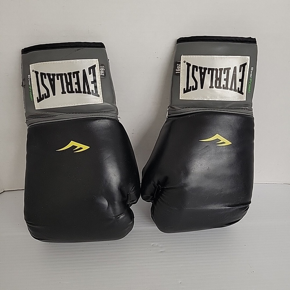 Boxing Gloves- Everlast EverFresh 16oz Training Boxing Gloves‎ Black